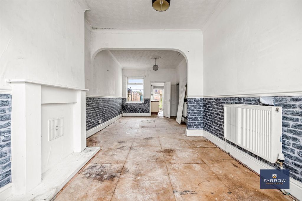 Property photo 2 of 18 Lounge / Diner