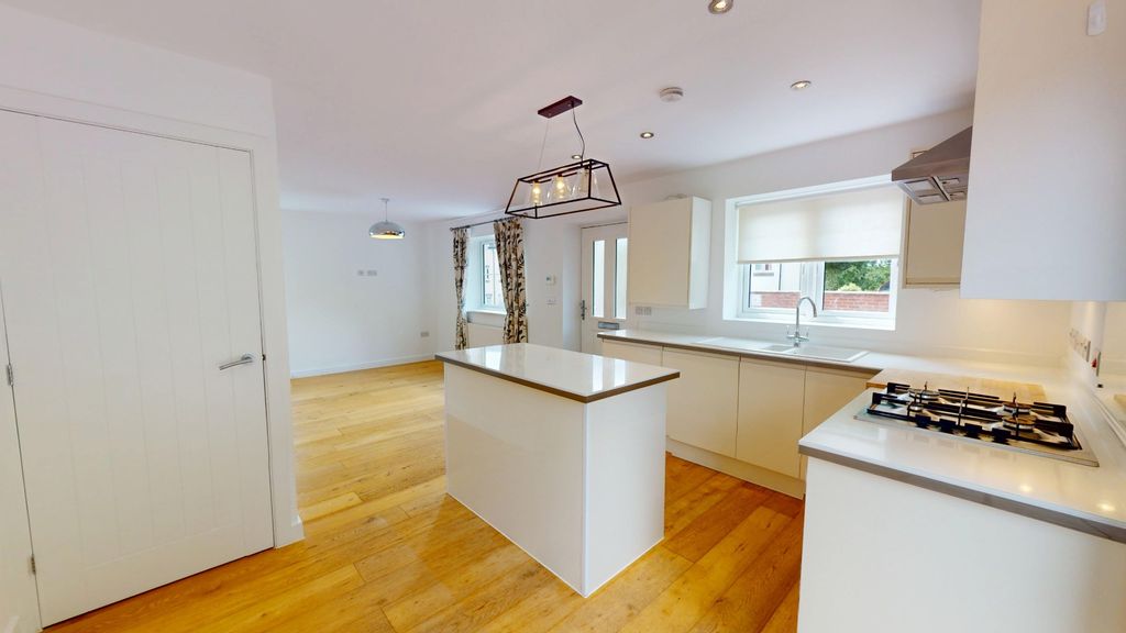 Property photo 2 of 39 4307443