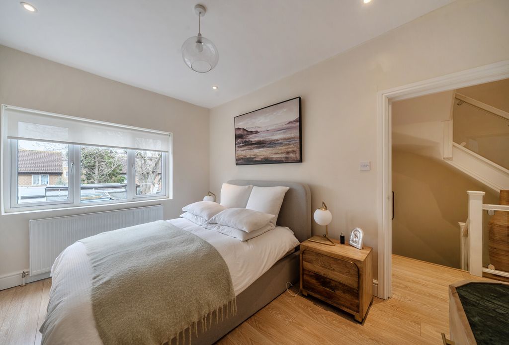 Property photo 3 of 17 1411281-2-699859A...