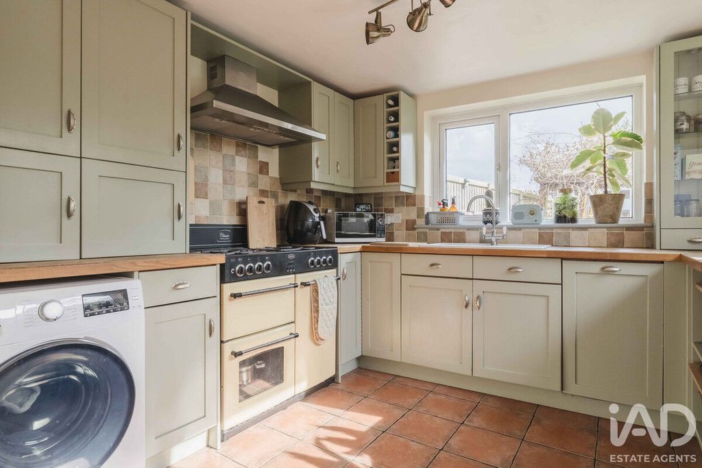 Property photo 2 of 23