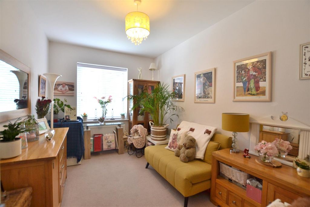 Additional image 8 of 2 bed flat for saleMulberry Walk, Edenbrook, Fleet GU51