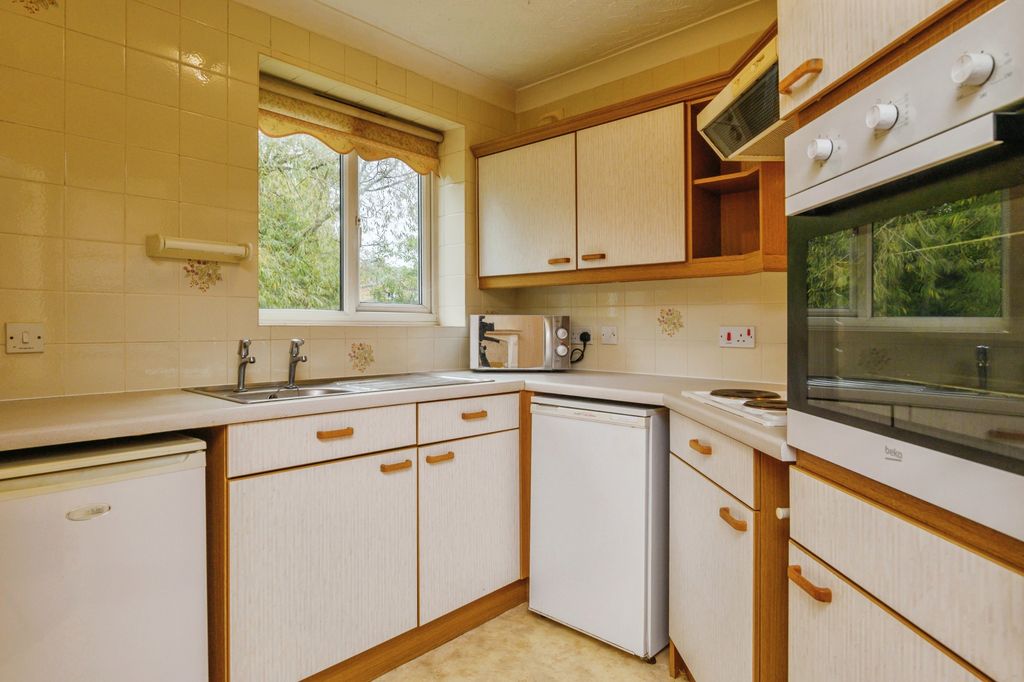 Property photo 3 of 9 Kitchen