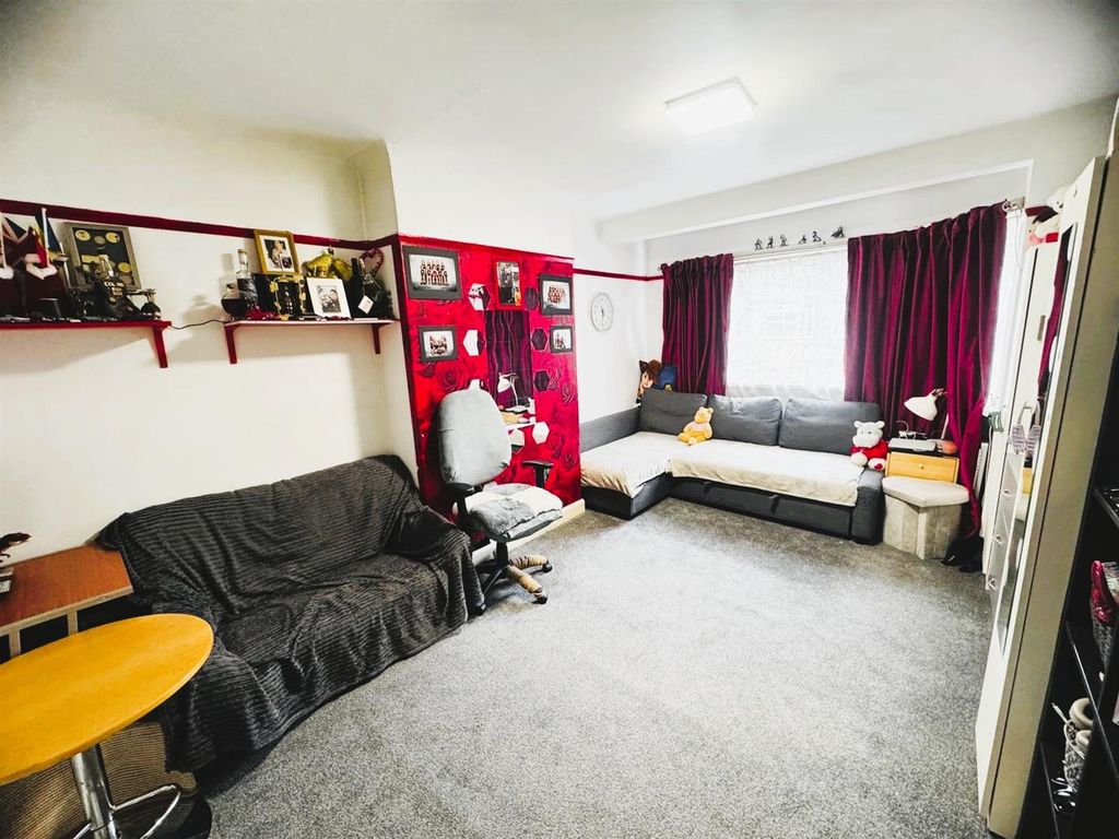 Property photo 2 of 6 Lounge