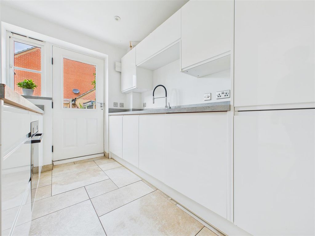 Property photo 3 of 12 Cam02453G0-Pr0149-Still007.Jpg