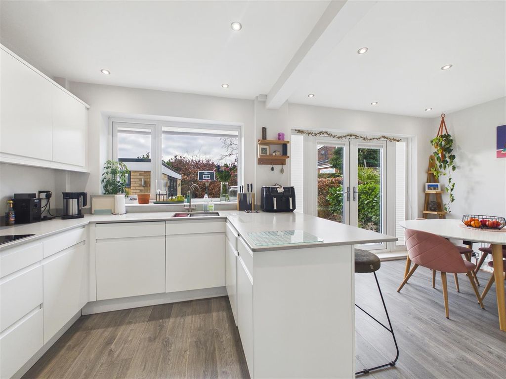 Property photo 3 of 26 Cam05476G0-Pr0130-Still026.Jpg