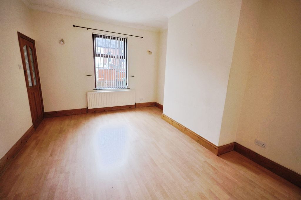 Property photo 3 of 10 Pbox-Img.Jpg