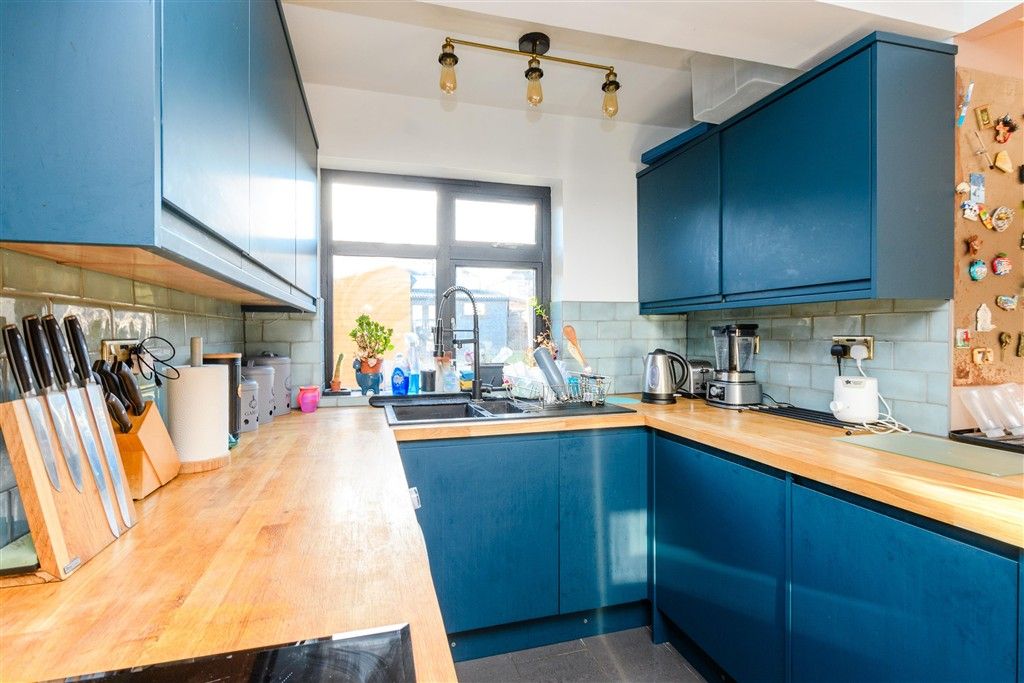 Property photo 3 of 12 Kitchen