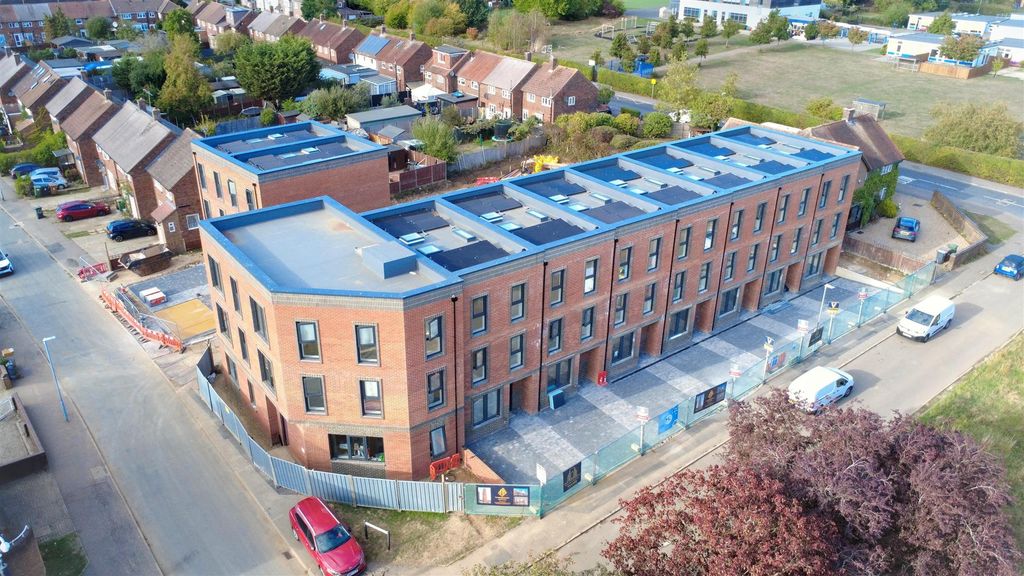 Property photo 3 of 23 Dji_Fly_20260923_163626_200_1790178049191_Aeb.Jpg
