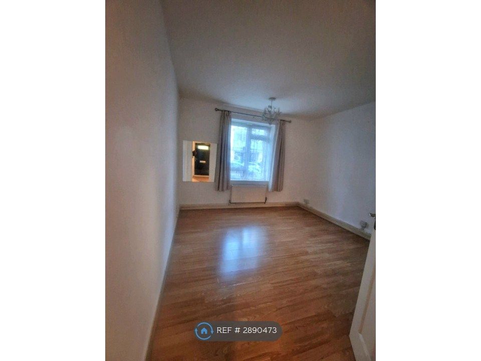 Property photo 2 of 14 Room