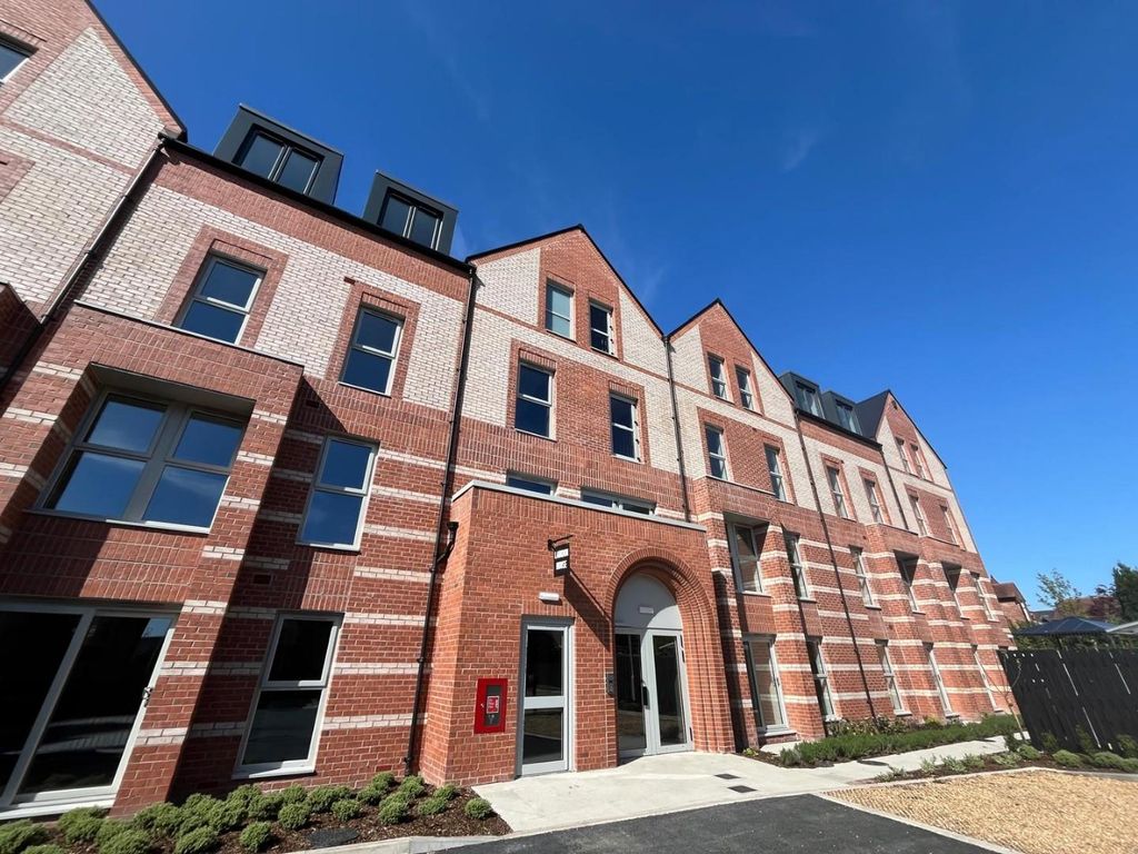 Property photo 1 of 16 Laindon House