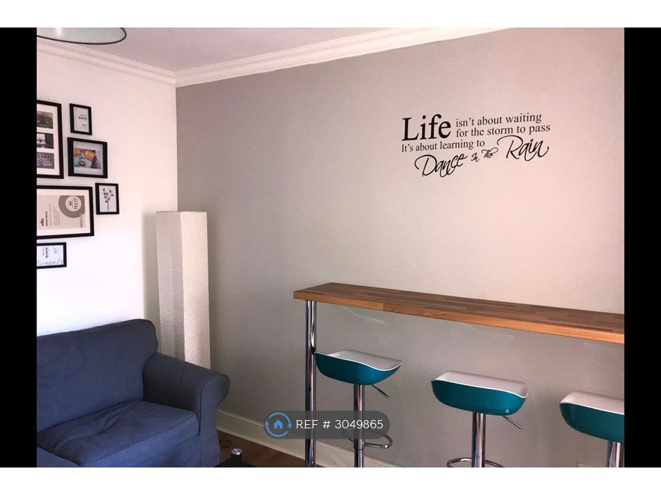 Property photo 3 of 13 Lounge