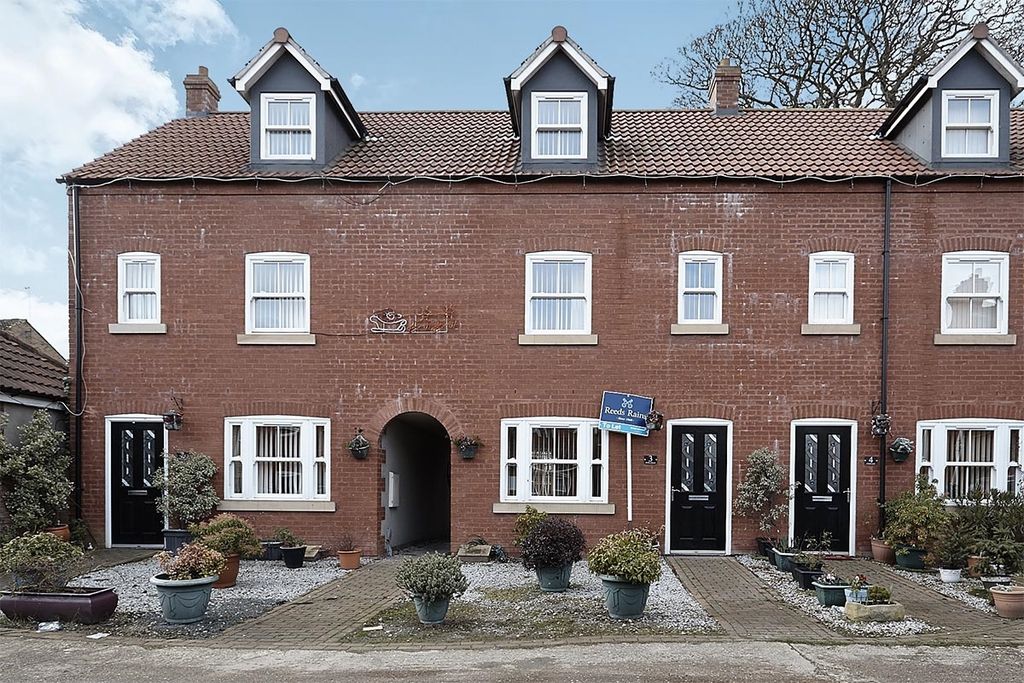 Property photo 1 of 10 Main Page