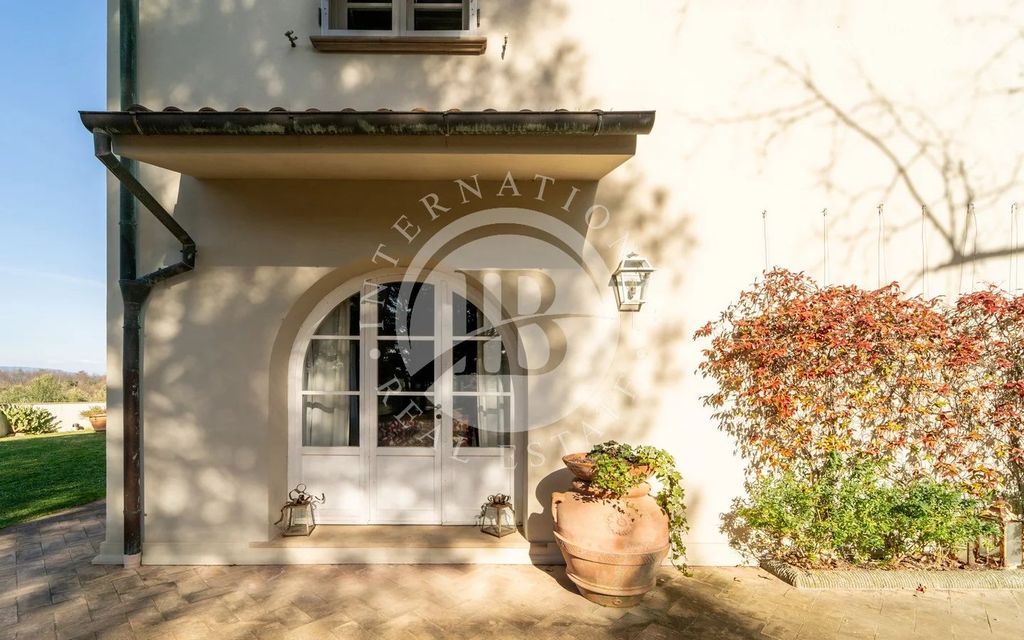 Property photo 2 of 34