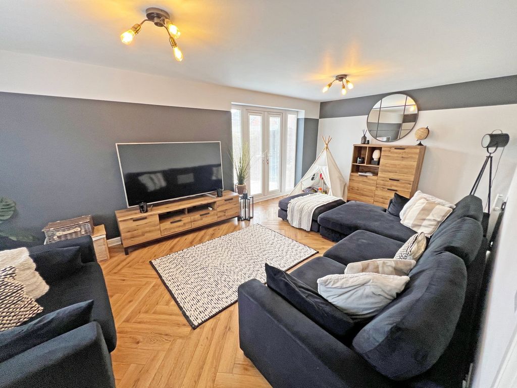 Property photo 2 of 28