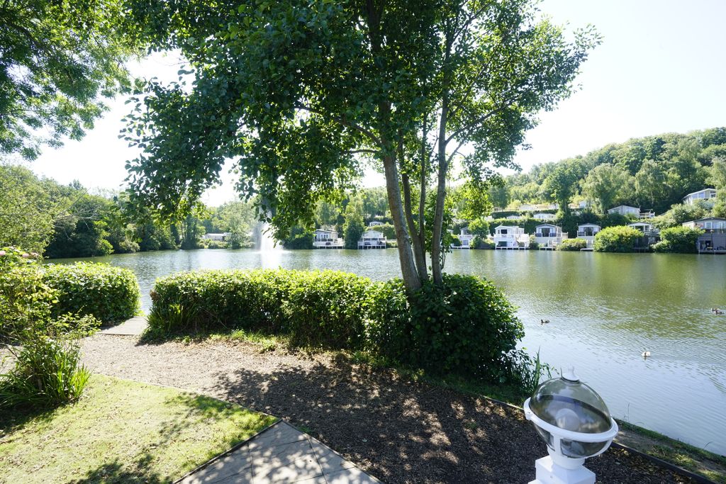 Property photo 2 of 38