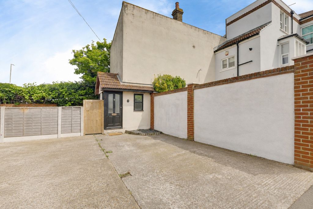 Property photo 1 of 23
