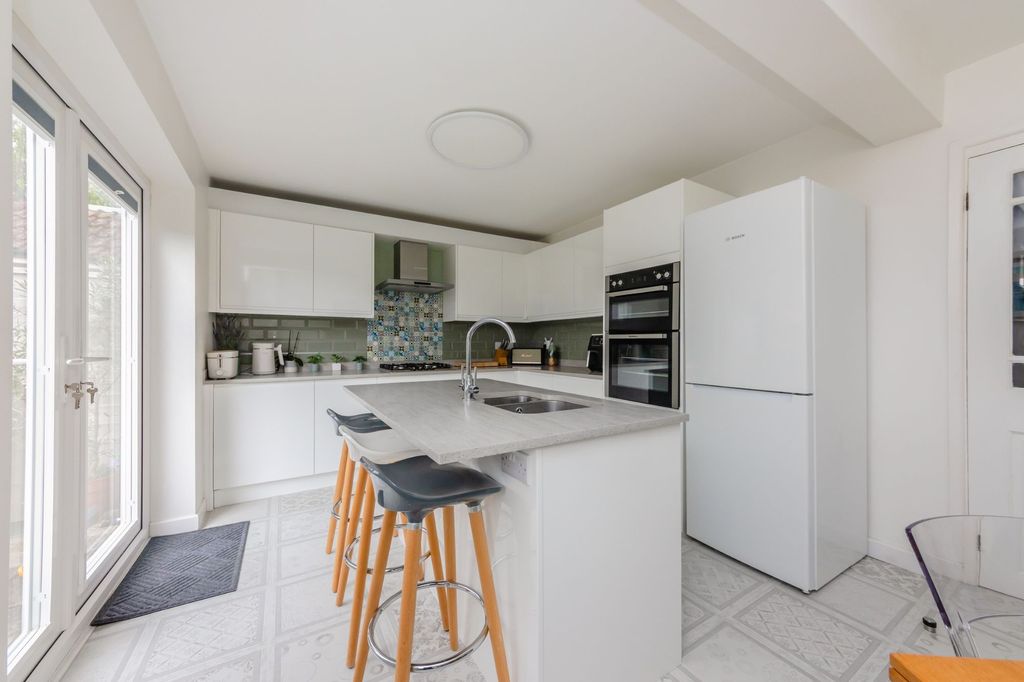 Property photo 2 of 22