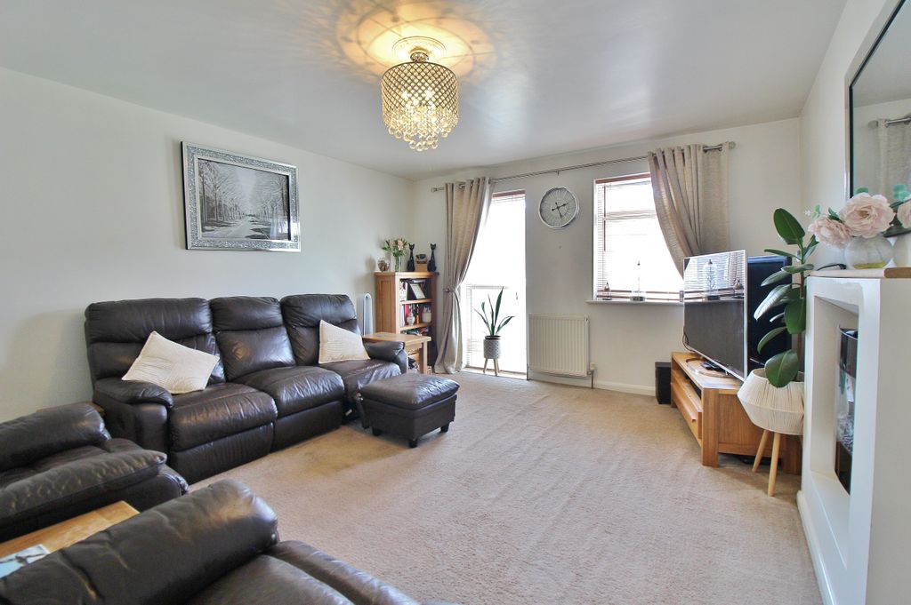 Property photo 2 of 19