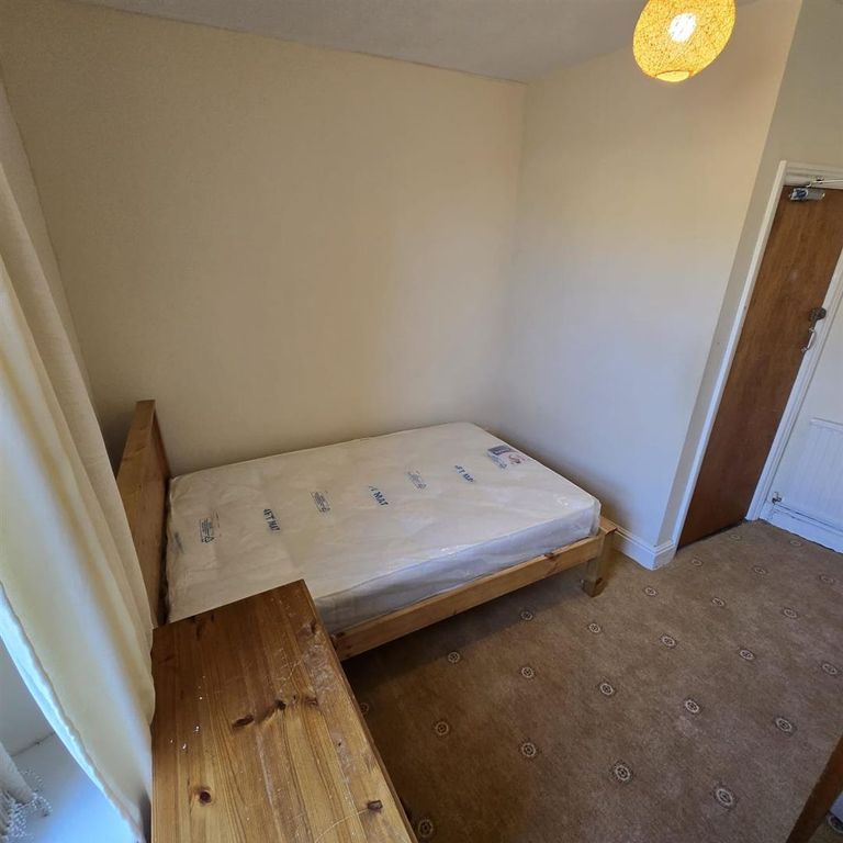 Property photo 2 of 9 Bedroom 1.Jpg