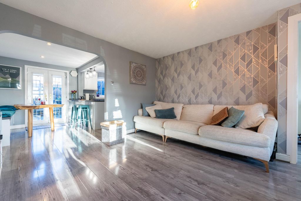 Property photo 2 of 26 Living Room