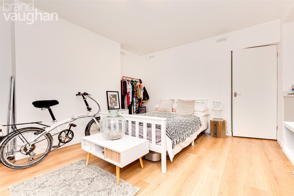 Property photo 2 of 6 Studio Room