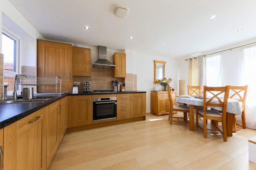 Property photo 2 of 14 Kitchen