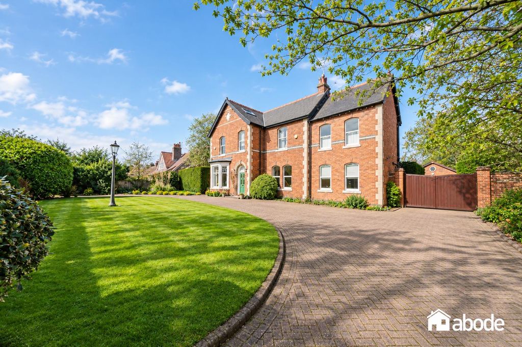 Property photo 1 of 44