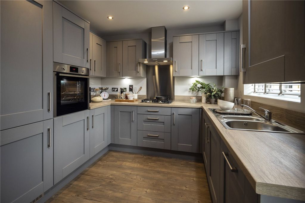 Property photo 2 of 7 Show Home