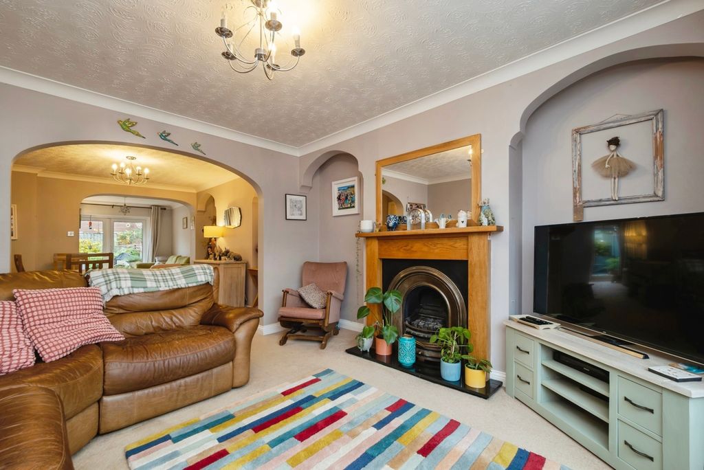 Property photo 2 of 17 Photo