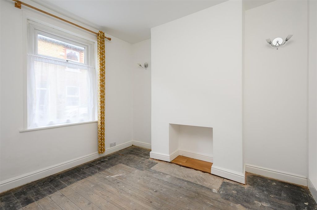 Property photo 2 of 12 Living Room