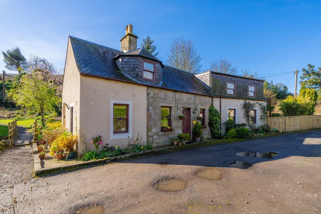 Property photo 2 of 31 Photo 4