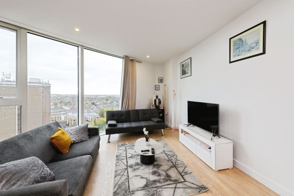 Property photo 3 of 17 Photo