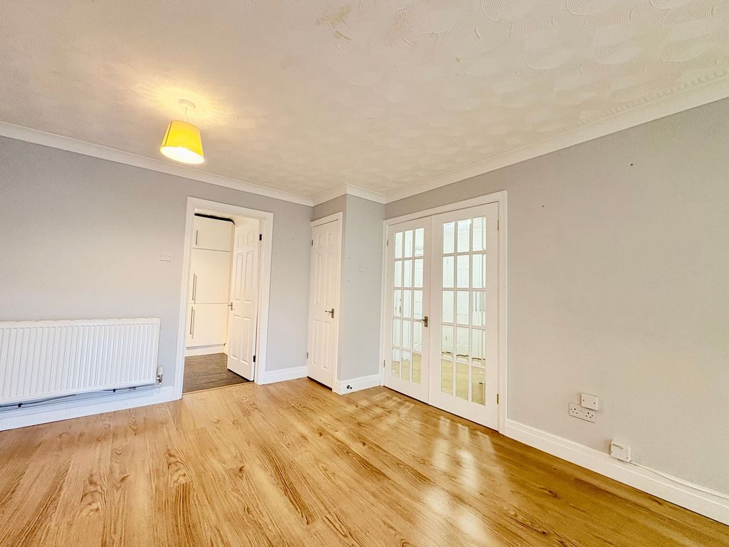 Property photo 2 of 28