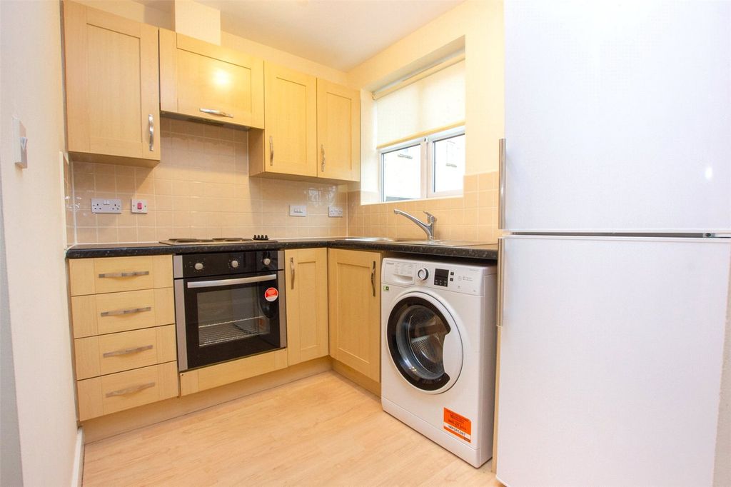 Property photo 2 of 10 Kitchen