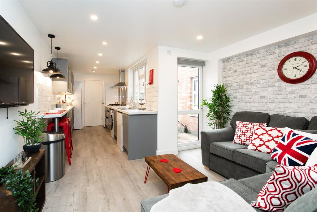 Property photo 3 of 7 60 Hollis Road-31.Jpg