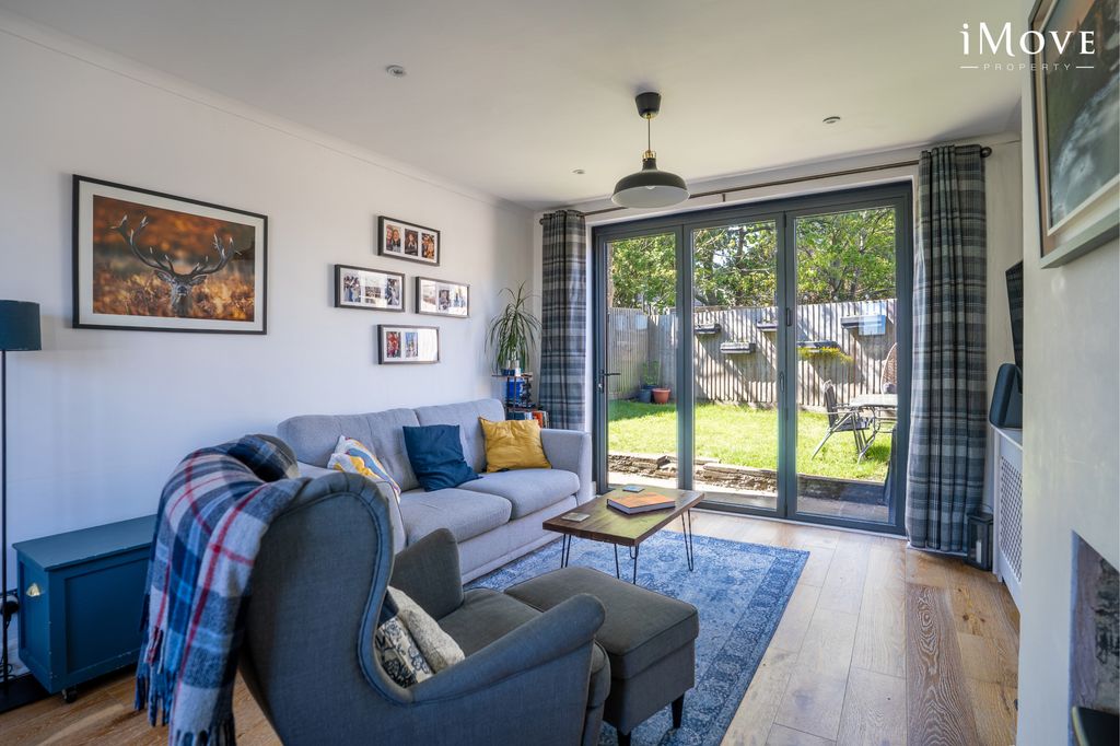 Property photo 2 of 27