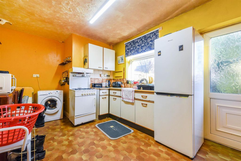 Property photo 3 of 14 Kitchen/Diner