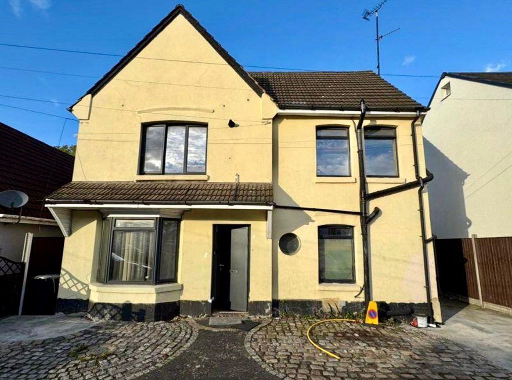 Property photo 1 of 17 Whatsapp Image 2025-11-04 At 2.47.50 Pm.Jpeg