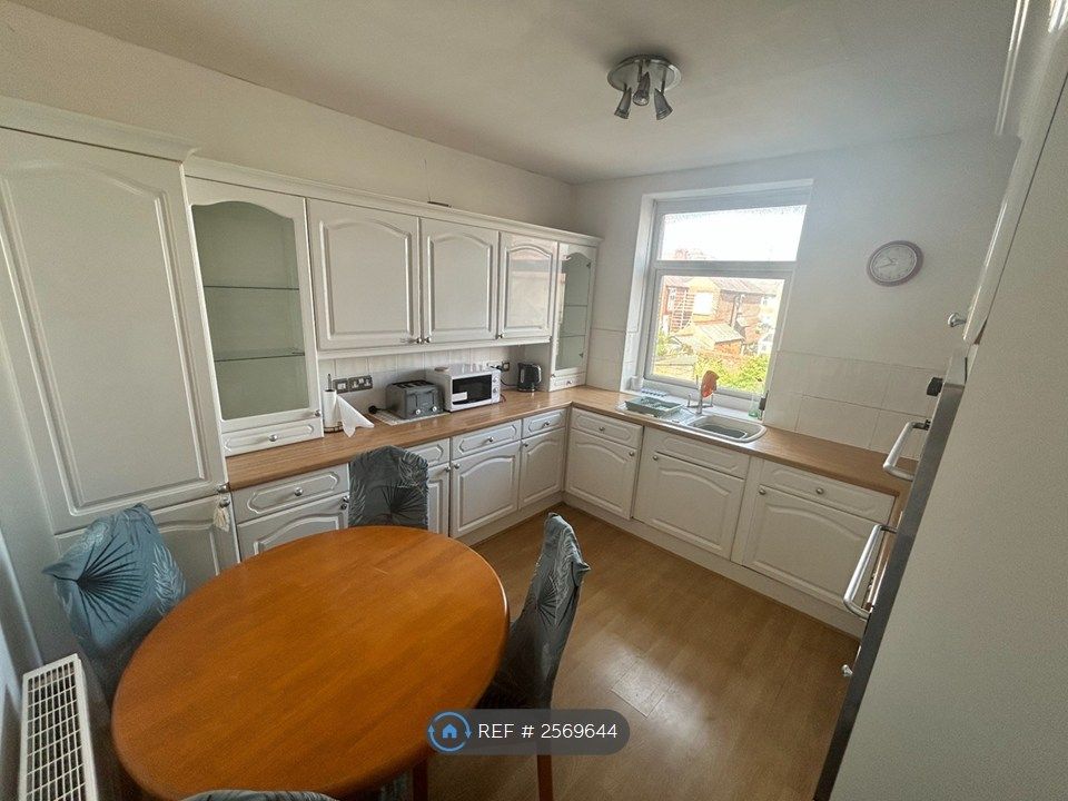 Property photo 2 of 8 Kitchen
