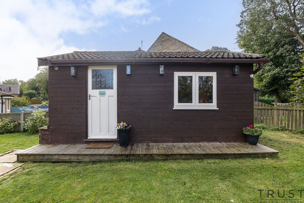 Property photo 3 of 35