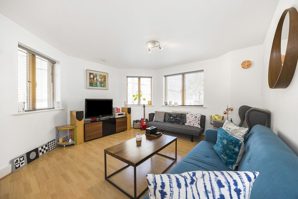 Property photo 2 of 15 Pipers House -005...