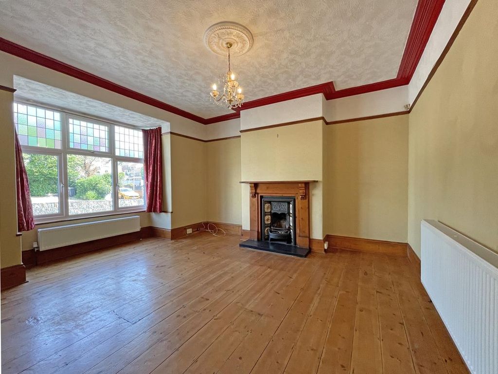 Property photo 2 of 20 Lower Compton Road 56 - Lounge Front.Jpg