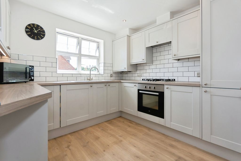 Property photo 3 of 17 Kitchen