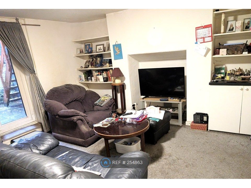 Property photo 1 of 7 Living Room 2