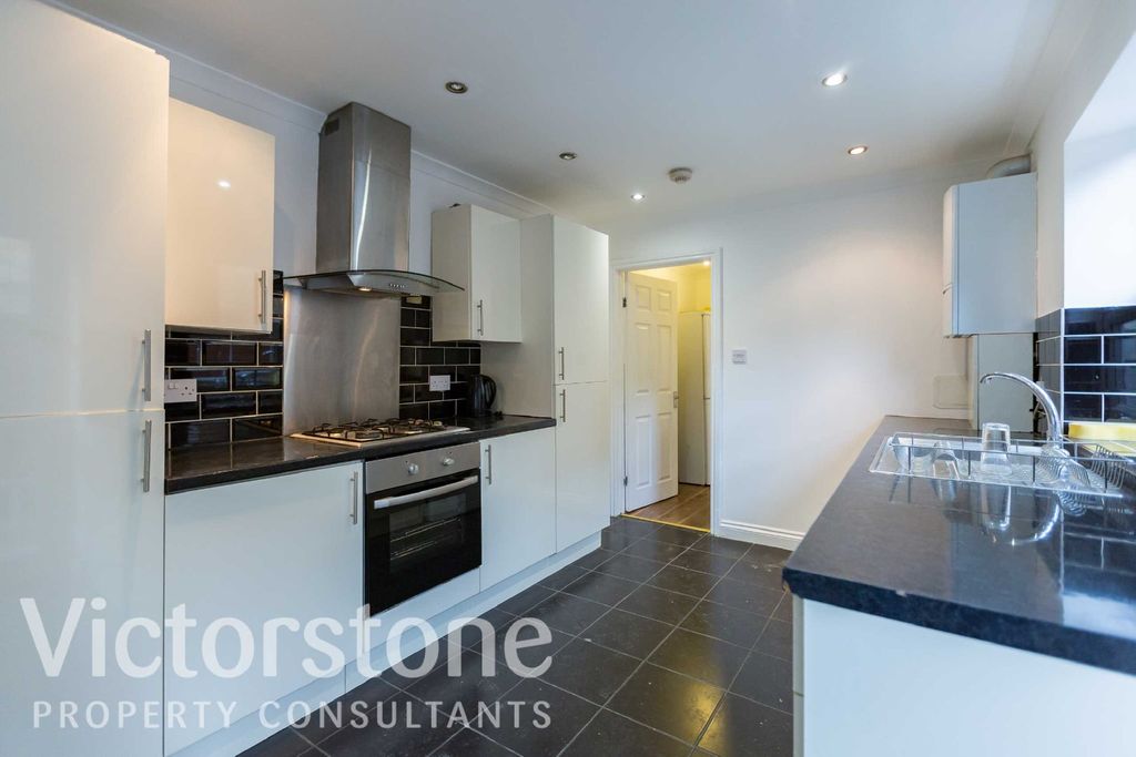 Property photo 1 of 10 3743870
