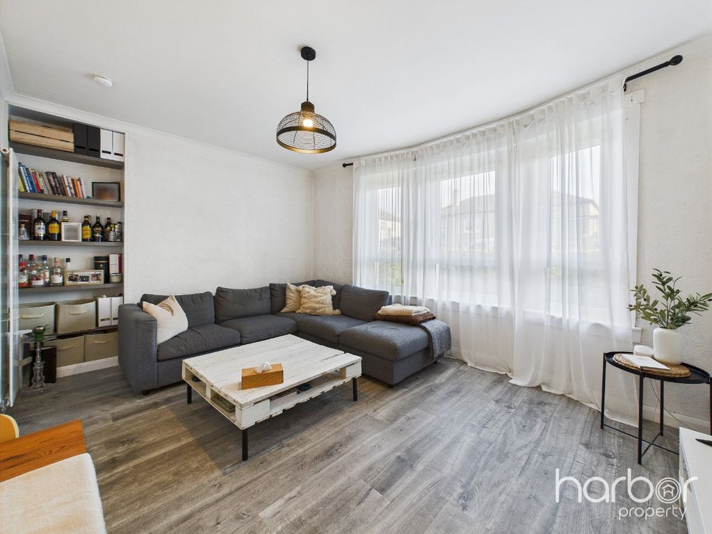 Property photo 3 of 17 4411437