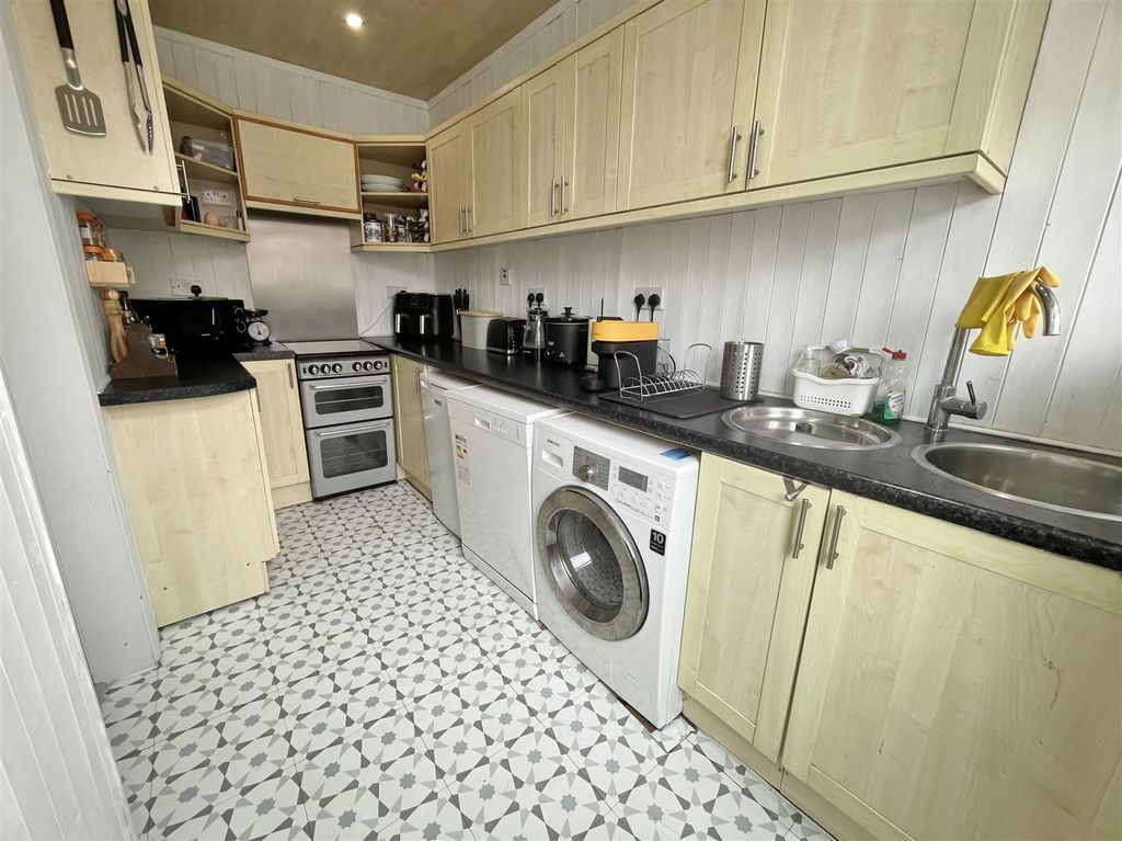 Property photo 2 of 27 Kitchen