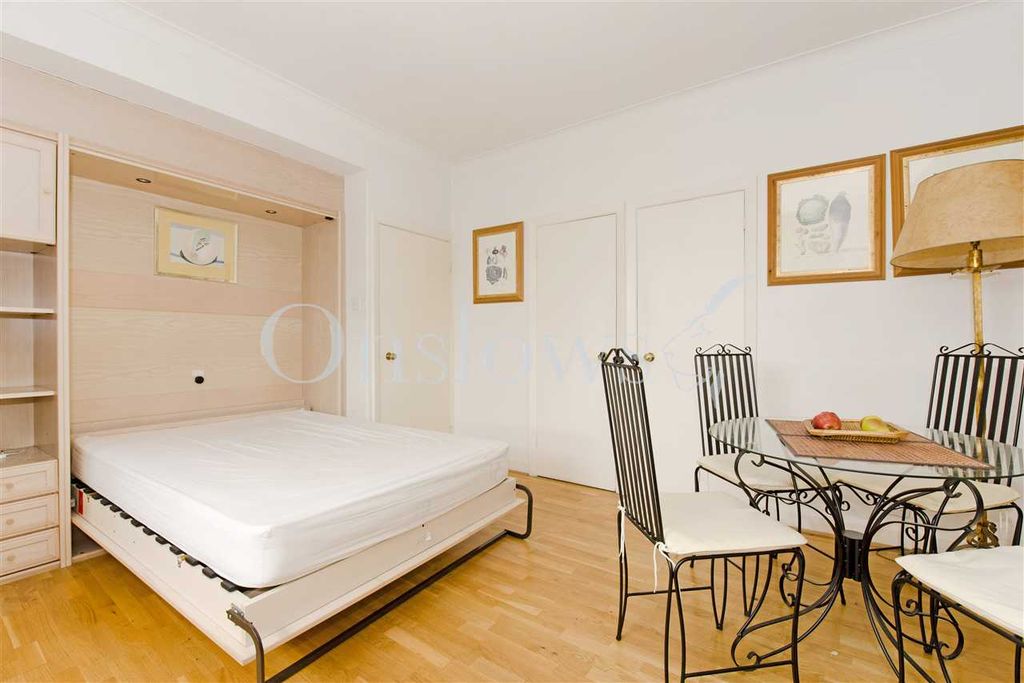 Property photo 2 of 8 Studio Room