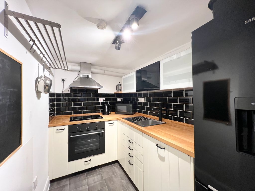 Property photo 3 of 5 Kitchen
