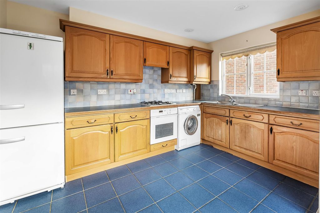 Property photo 3 of 22 2-Gayton-Close-27.Jpg